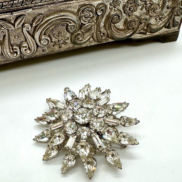 Vintage Clear Rhinestone Brooch - Picture 10 of 10